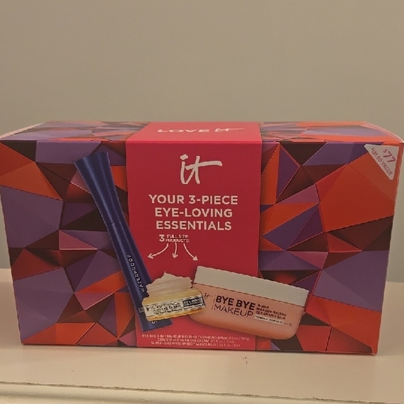 it cosmetics Other - IT Cosmetics Eye Essentials Set with Blue and Pink Accents